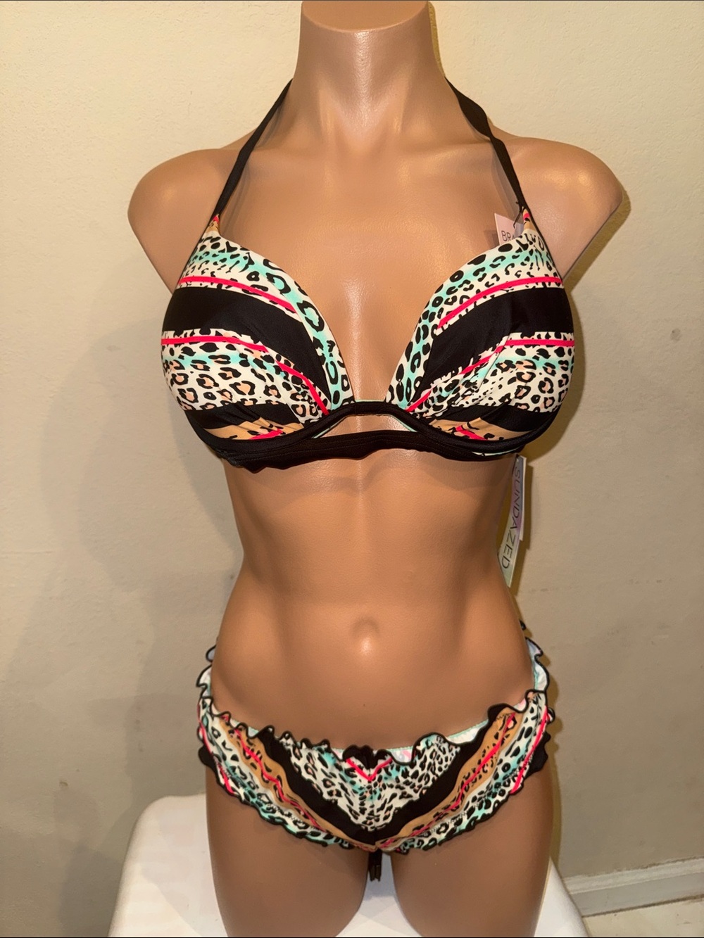 NWT Sundazed push up bikini set size XL 36B/C underwire - Picture 2 of 3